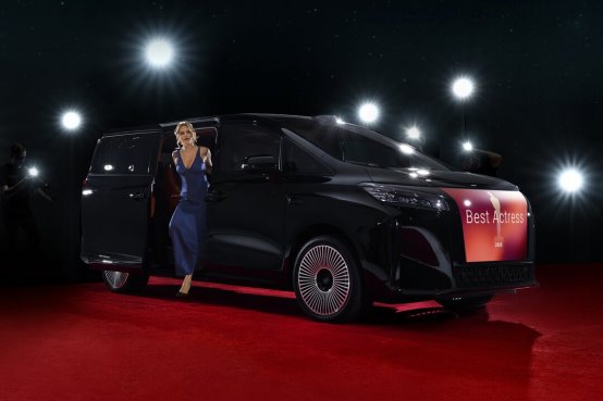 夜晚开着灯的汽车

AI 生成的内容可能不正确。